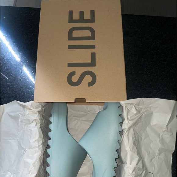 YEEZY Slides Salt - Picture 2 of 8